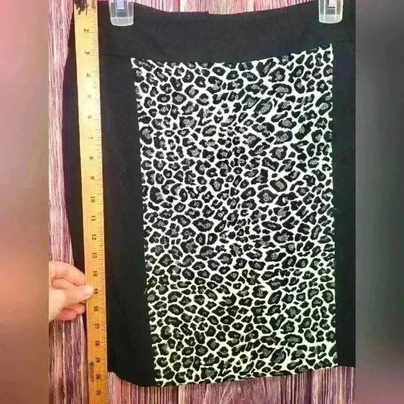 Amanda and Chelsea leopard pencil skirt sz 4 - Picture 2 of 3